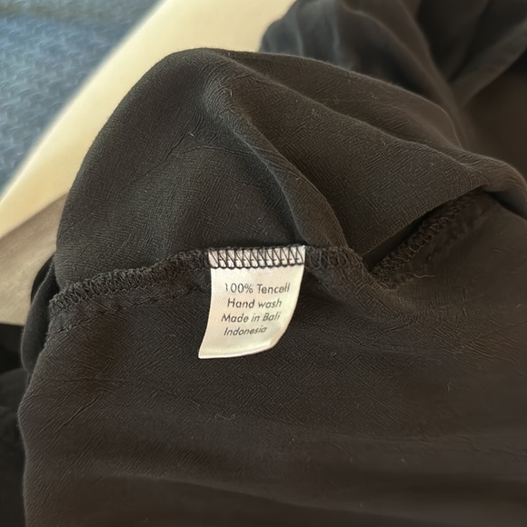 AVA Sky black flowy shirt - Picture 4 of 5